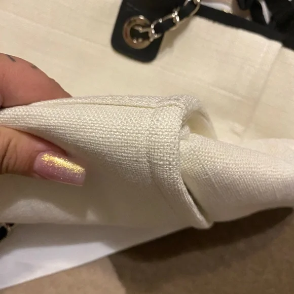 ❌SOLD❌ Gently Used! Excellent Condition Authentic Large CHANEL White Black Tote - Picture 6 of 16